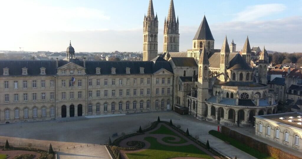 La mairie de Caen et l'Abbaye aux Hommes