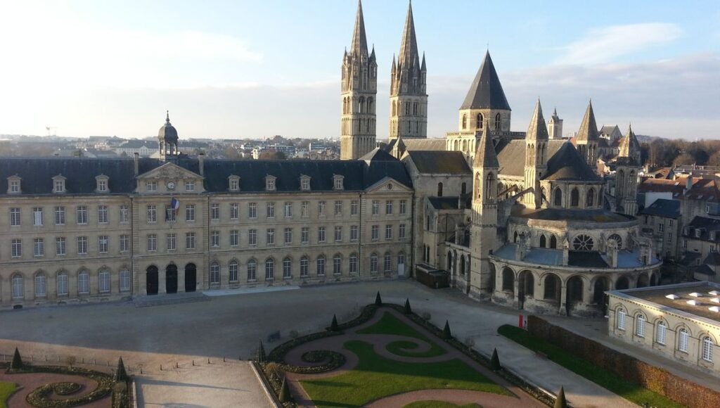 La mairie de Caen et l'Abbaye aux Hommes